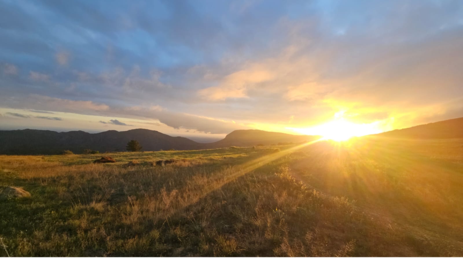 Sunlight over Piket Bo-Berg mountains